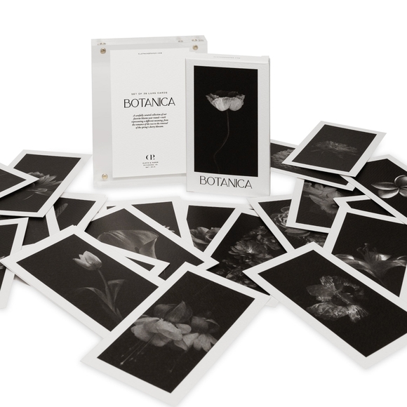 Cloth and Paper Acrylic Desk Stand - Magnetic Floating Frame 35 - Picture 2 of 12